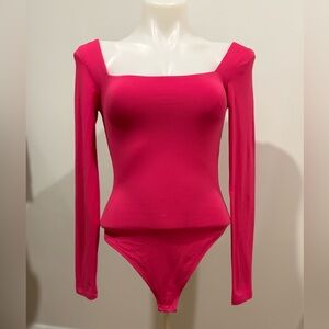 Babaton by Aritzia- Fuchsia Long Sleeve Bodysuit